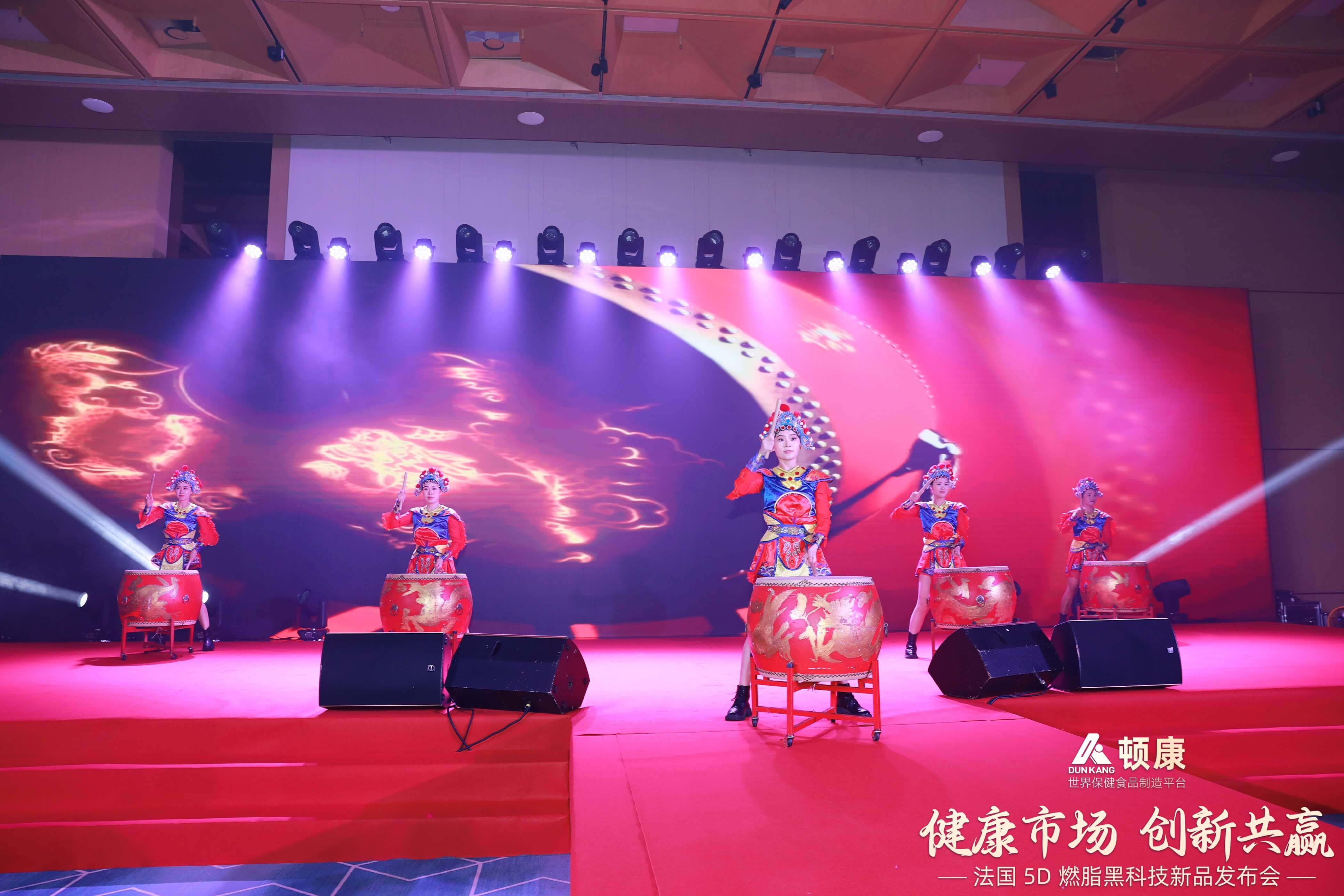 Conferencia de prensa sobre tecnolog&iacute;a negra para quemar grasa 5D (15)