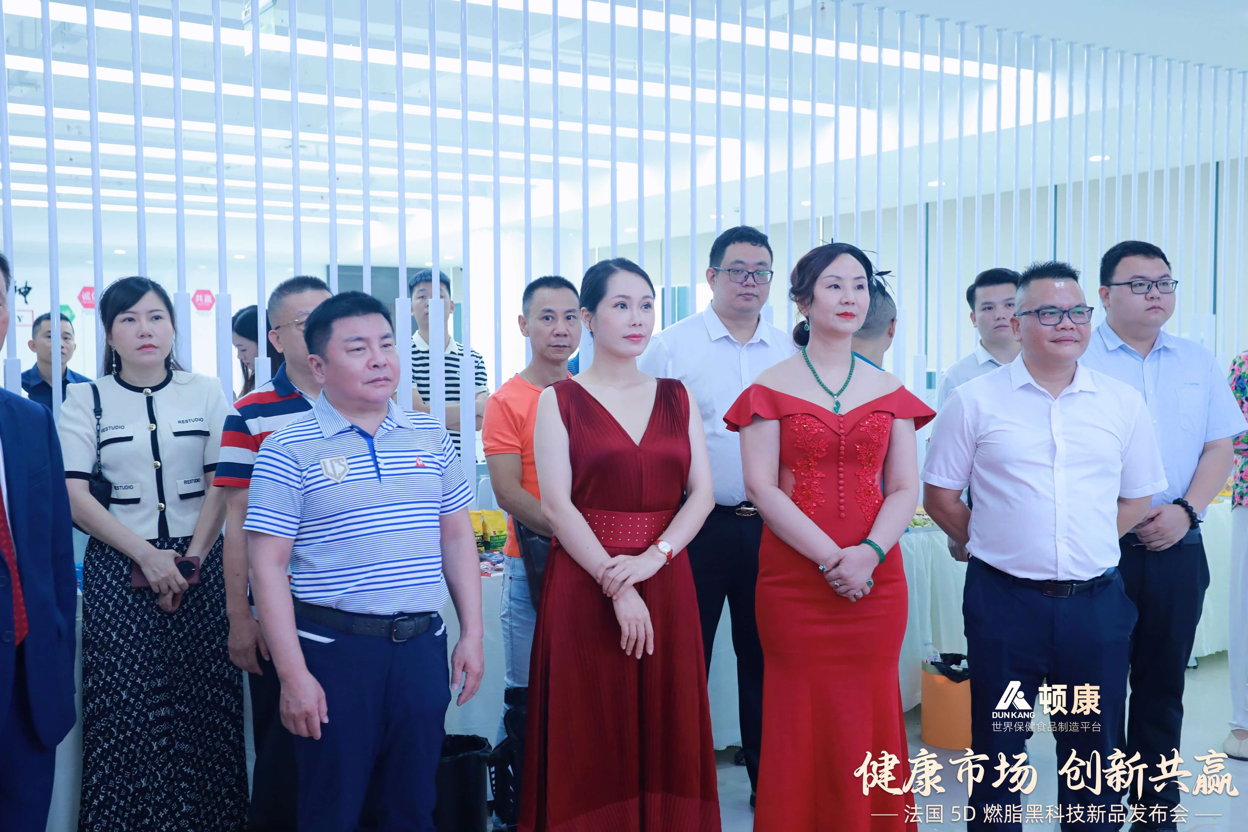 Conferencia de prensa sobre tecnolog&iacute;a negra para quemar grasa 5D (10)