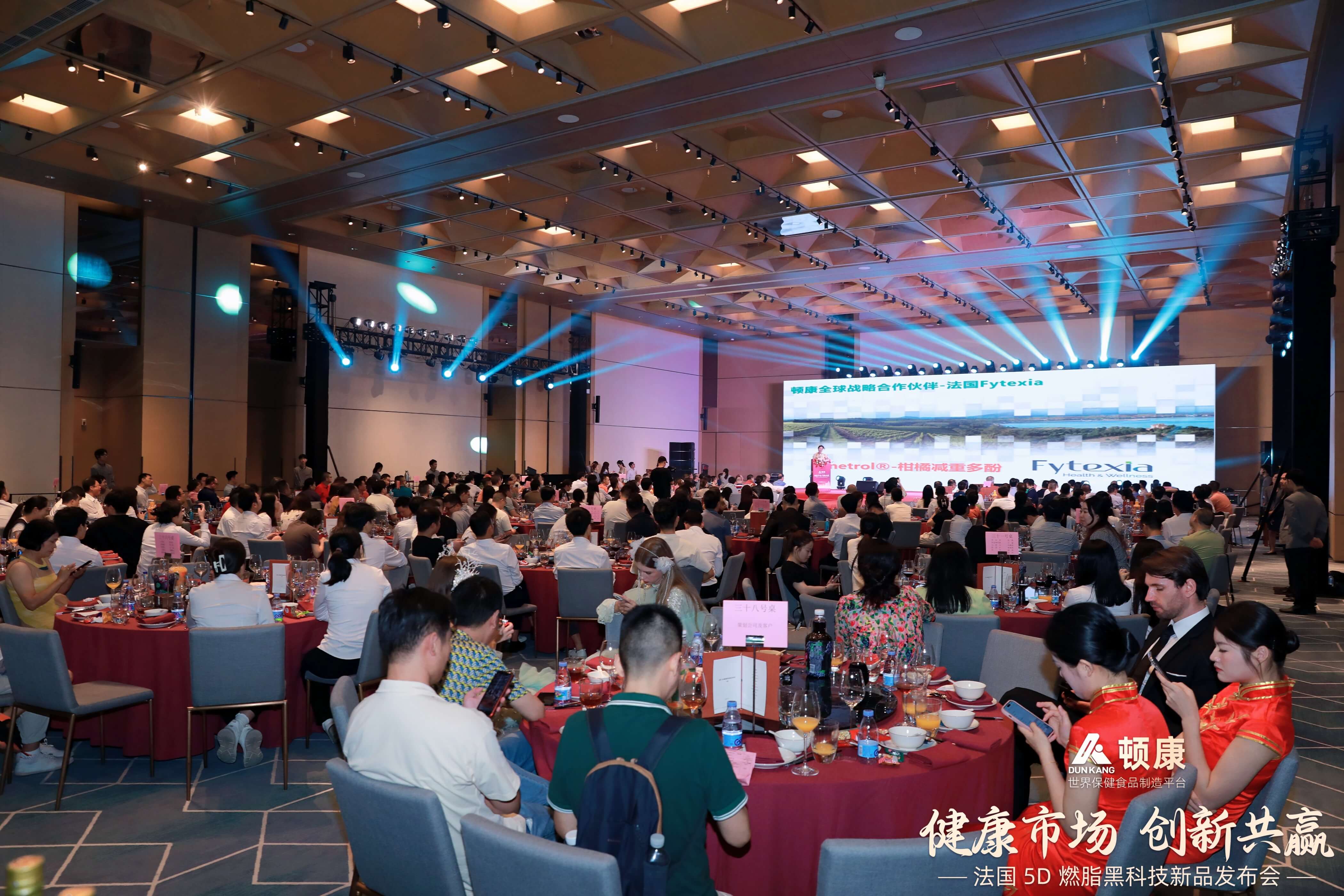 Conferencia de prensa sobre tecnolog&iacute;a negra para quemar grasa 5D (23)