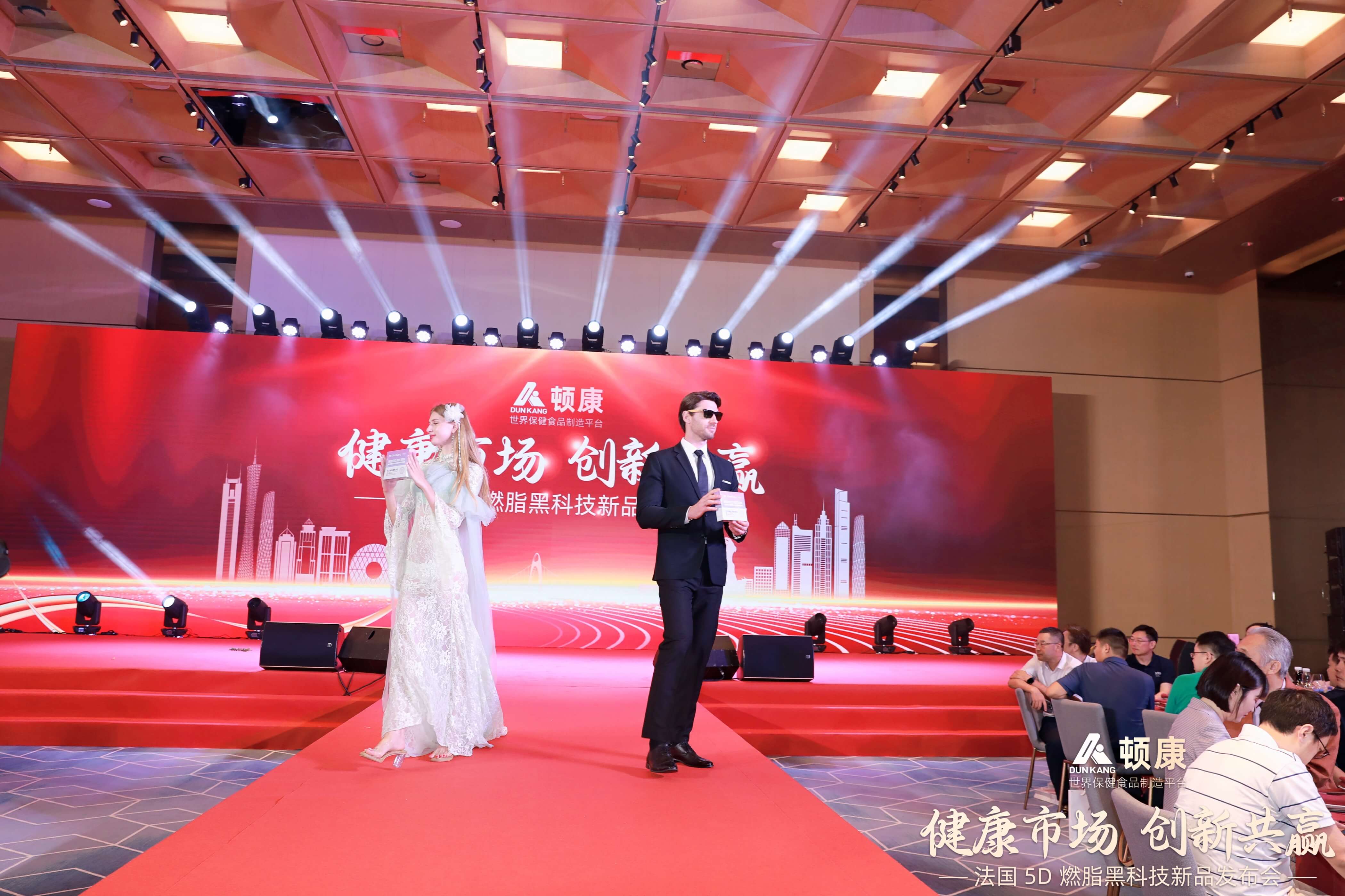 Conferencia de prensa sobre tecnolog&iacute;a negra para quemar grasa 5D (25)