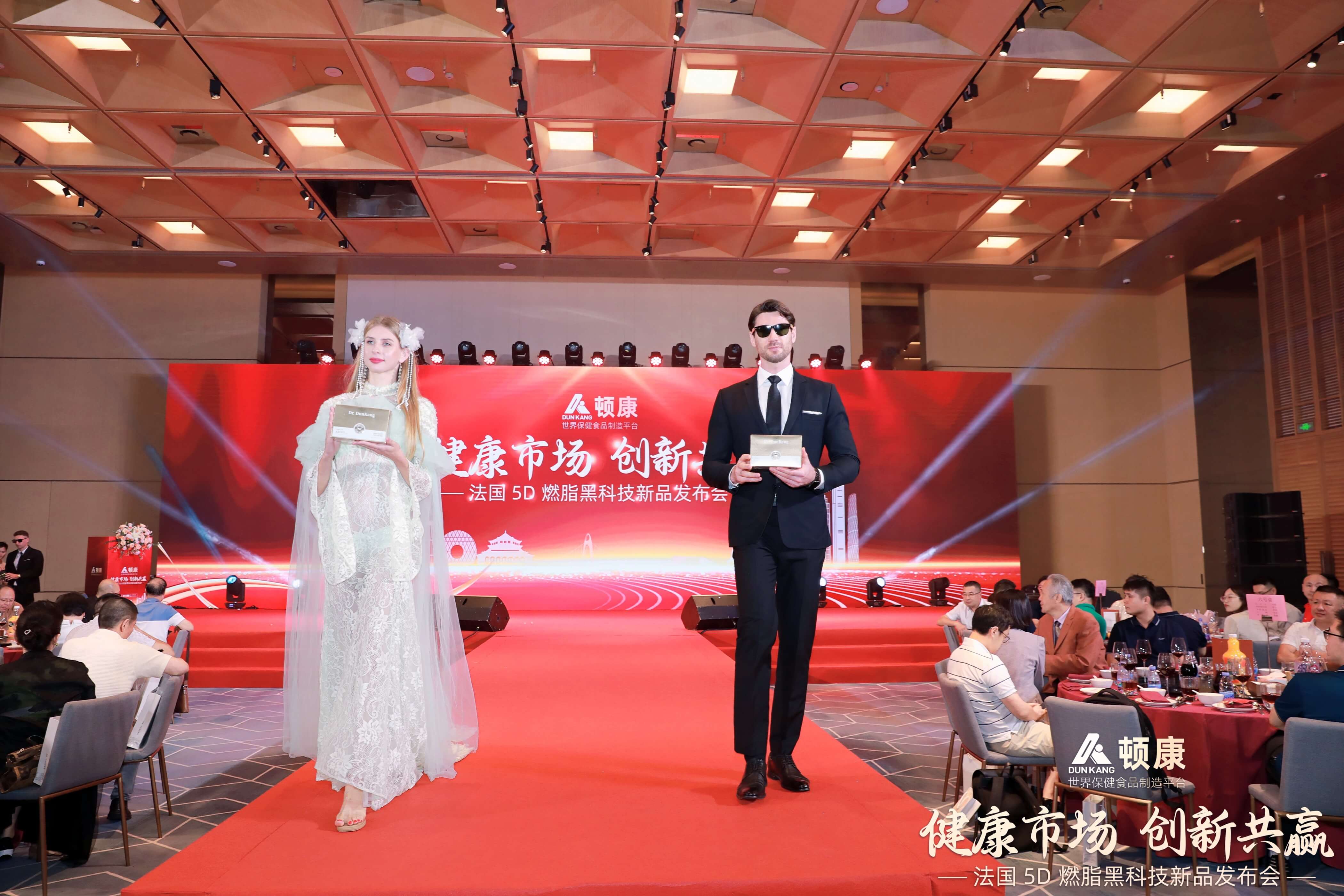 Conferencia de prensa sobre tecnolog&iacute;a negra para quemar grasa 5D (26)